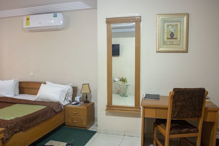 Room 21 of 67