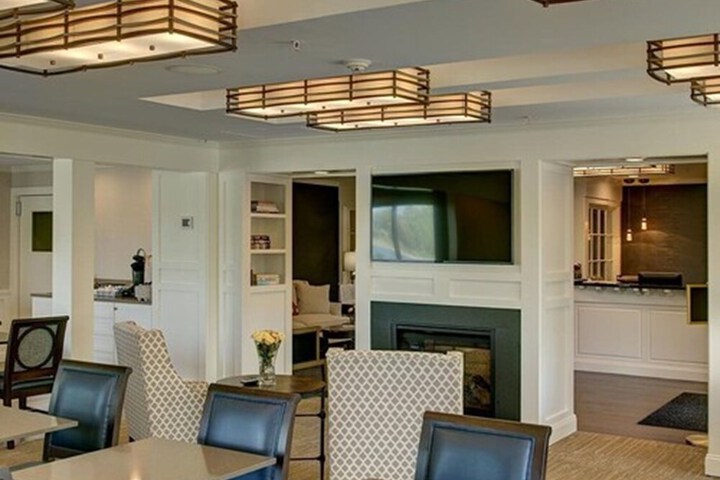 Lounge 18 of 23