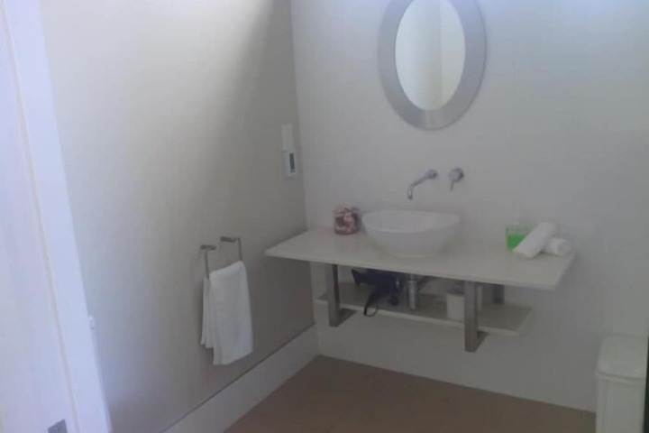 Room 16 of 28