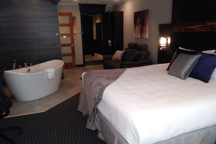 Room 15 of 48