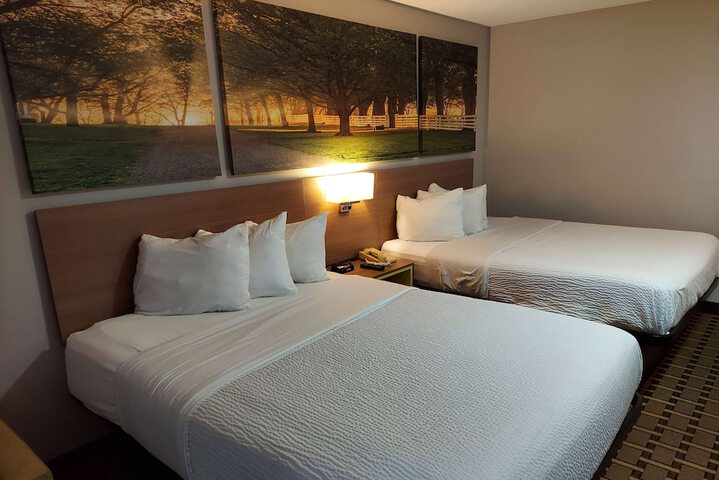 2 Queen Beds Accessible (6 of 8)