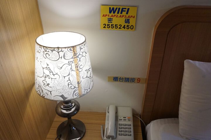 Room 28 of 96