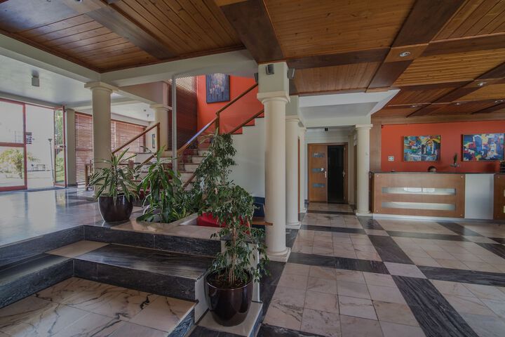 Guest Lobby