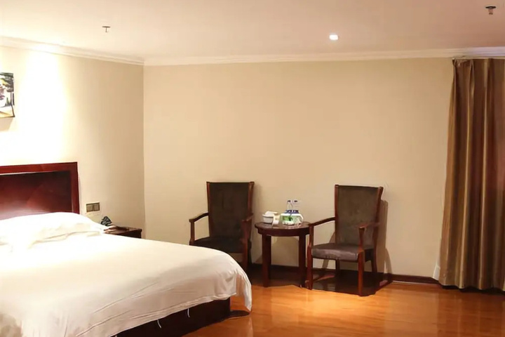Room 2 of 18