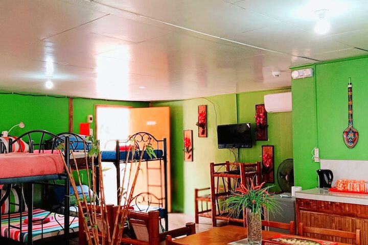 Room 6 of 85