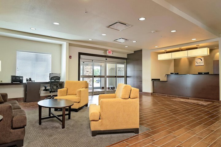 Entrance & Lobby