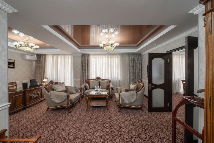 Room 32 of 90