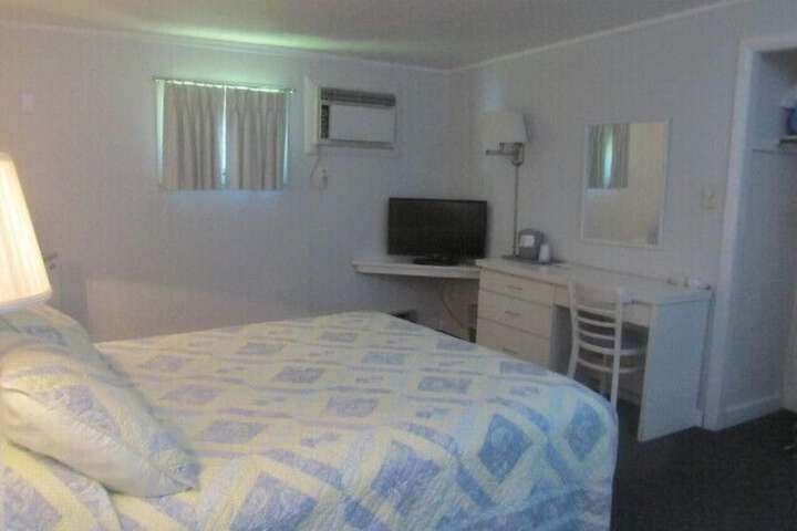 Room 2 of 10