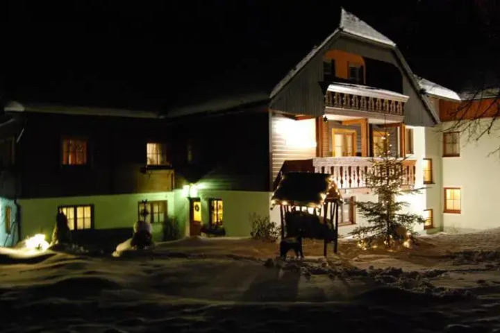 HOTEL-PENSION SCHWARZENHOF