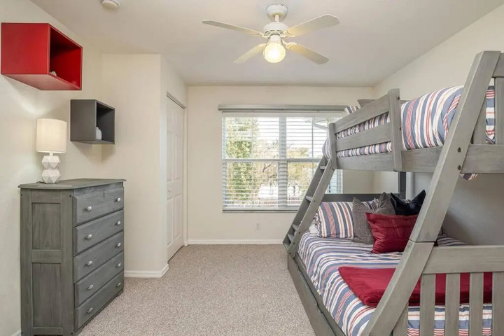 Room 4 of 27