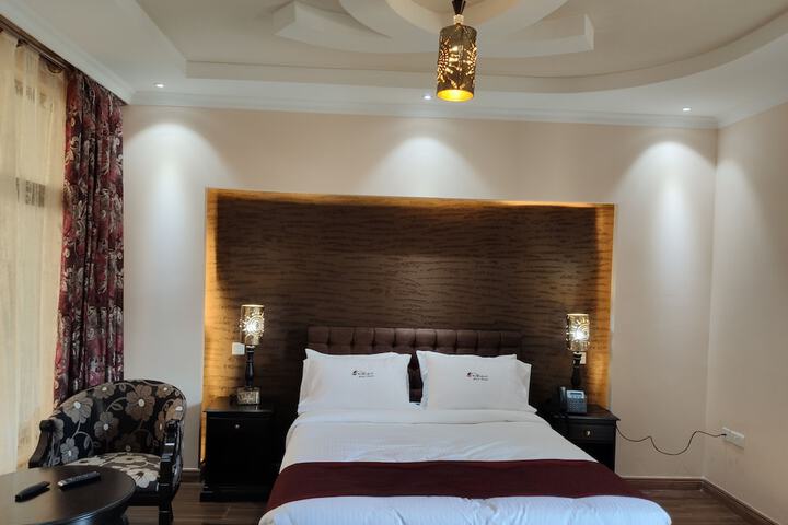 Room 4 of 27