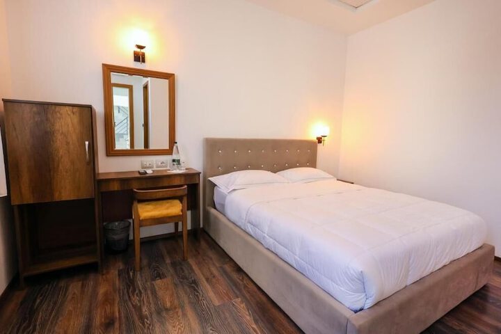 Room 8 of 114