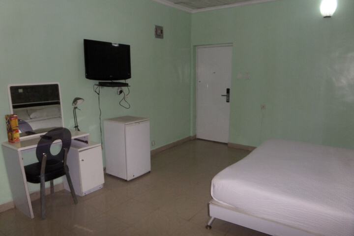 Room 9 of 28