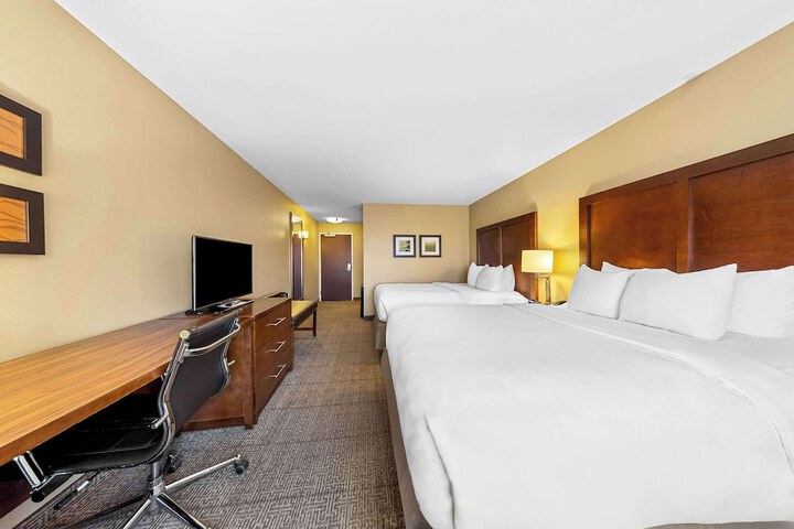 Quadruple Queen Bed (8 of 12)