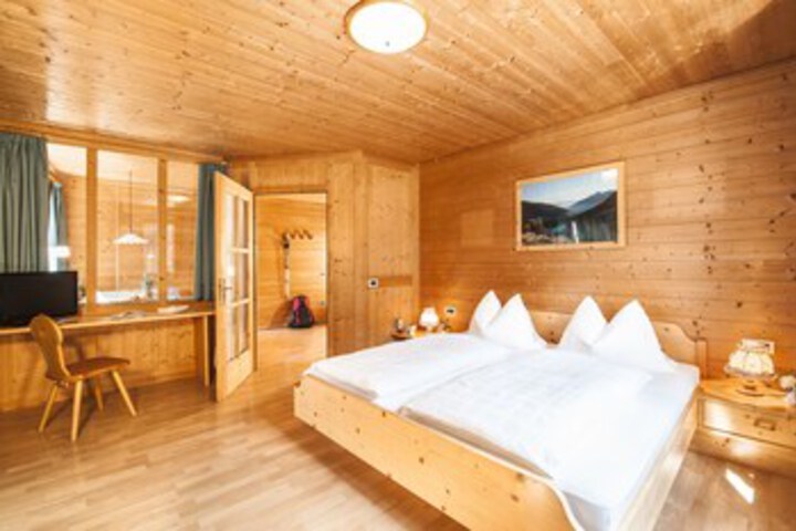Room 12 of 18