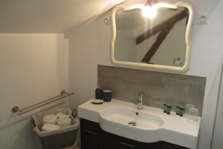 Room 5 of 40