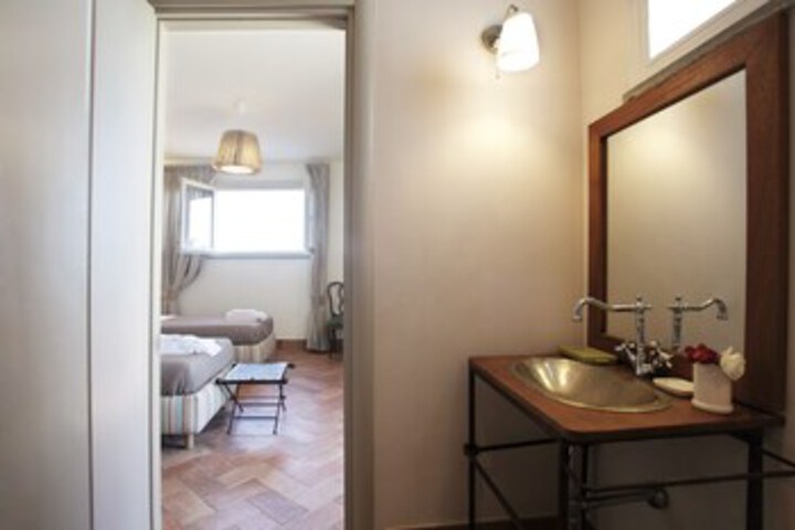 Room 5 of 47