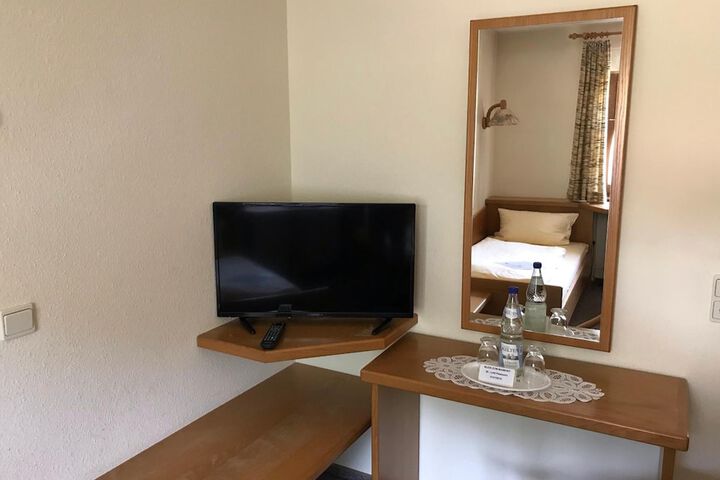 Room 13 of 44