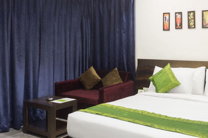 Room 6 of 34