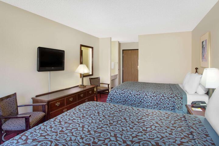 2 Double Beds (4 of 6)