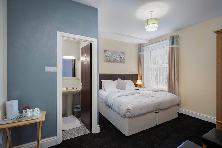 Room 3 of 27