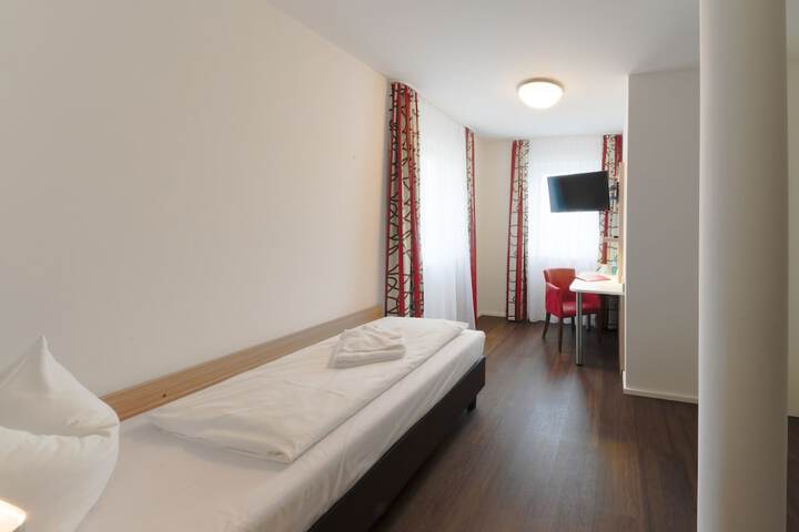 Room 9 of 68
