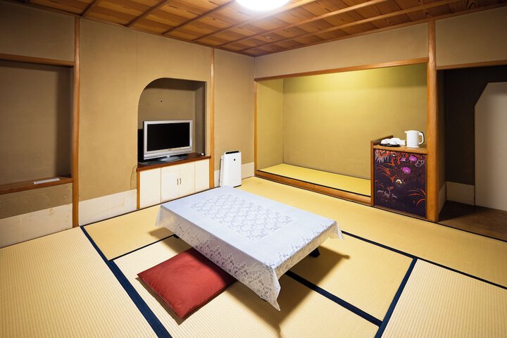 Room 28 of 66