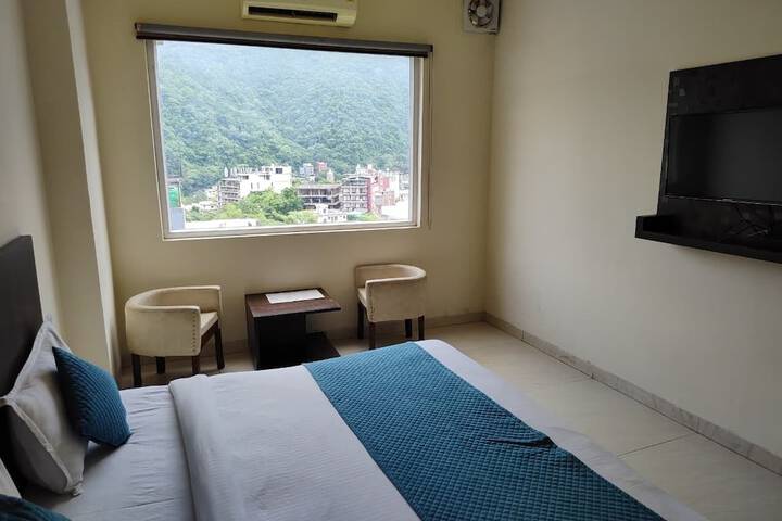 Room 4 of 32