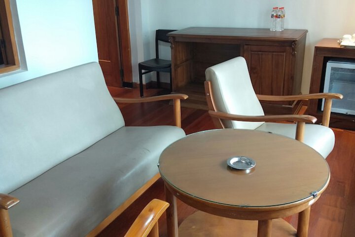 Room 5 of 80