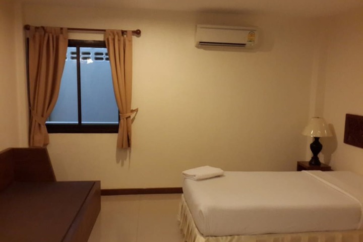 Room 8 of 36