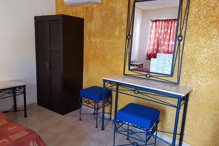 Room 12 of 28