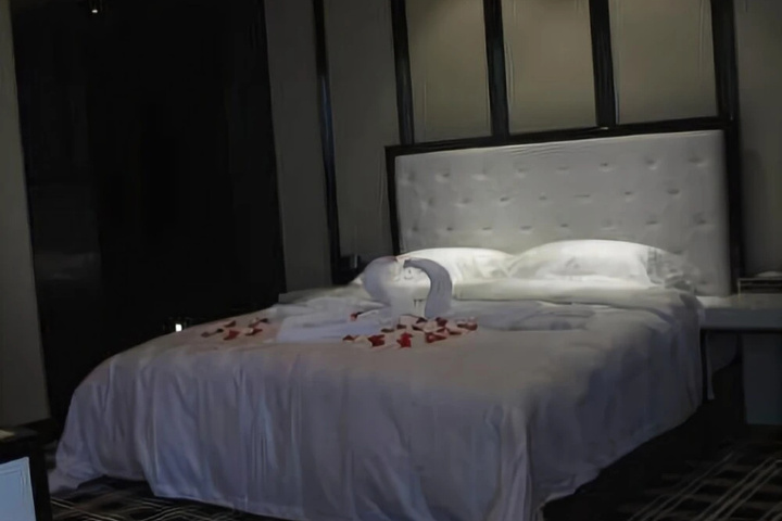 Room 2 of 20