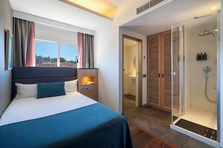 Room 10 of 73