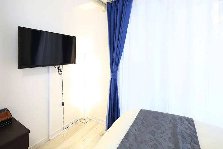 Room 2 of 15