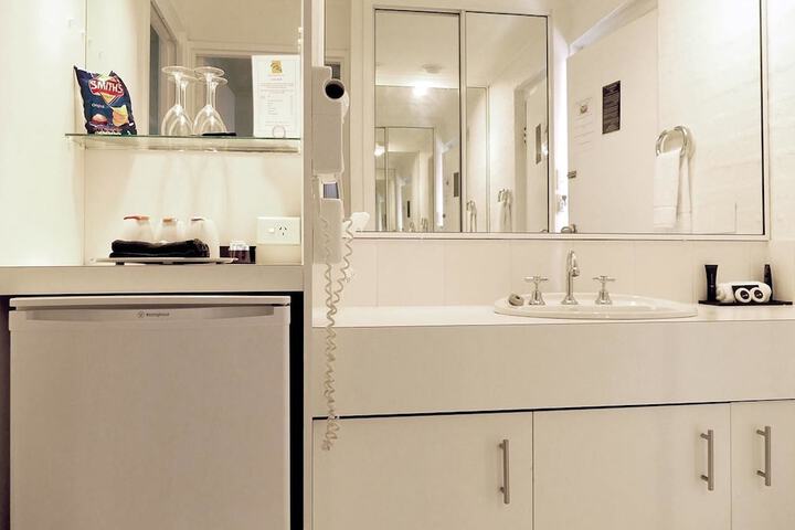 Room 6 of 75