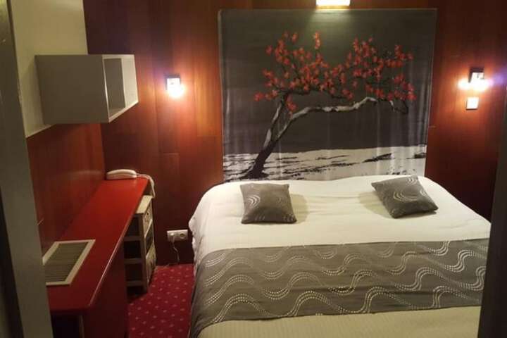 Room 9 of 37