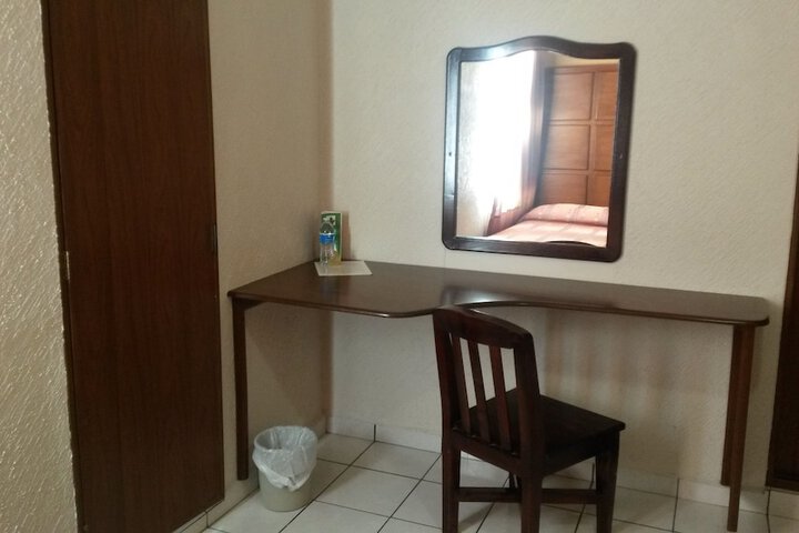 Room 8 of 16