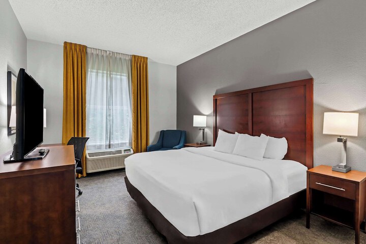 1 King Bed (13 of 14)