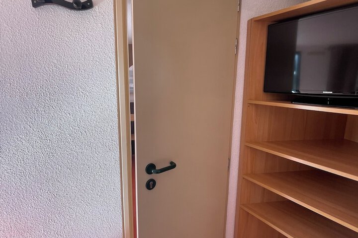Room 10 of 69