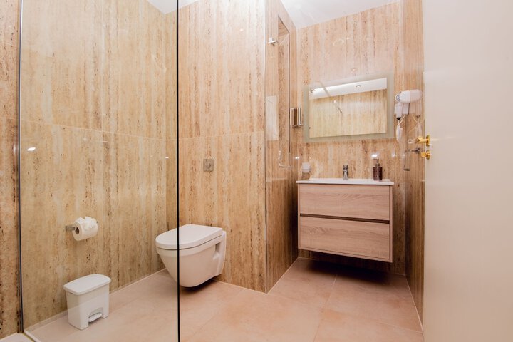 Room 56 of 77