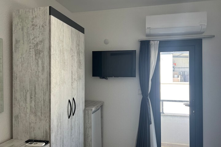 Room 8 of 35