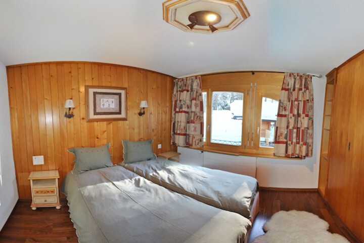 Room 4 of 38