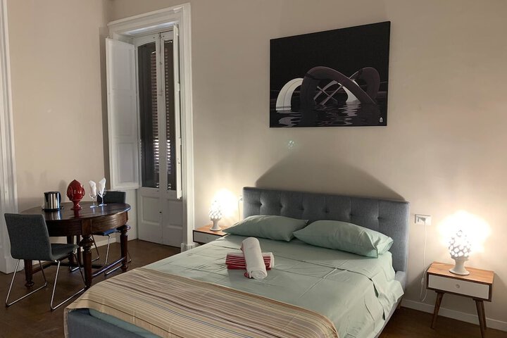 Room 5 of 8