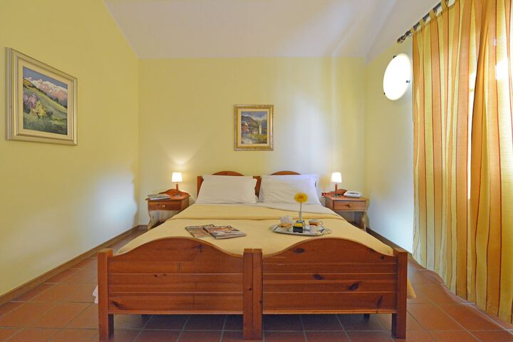 Room 4 of 54