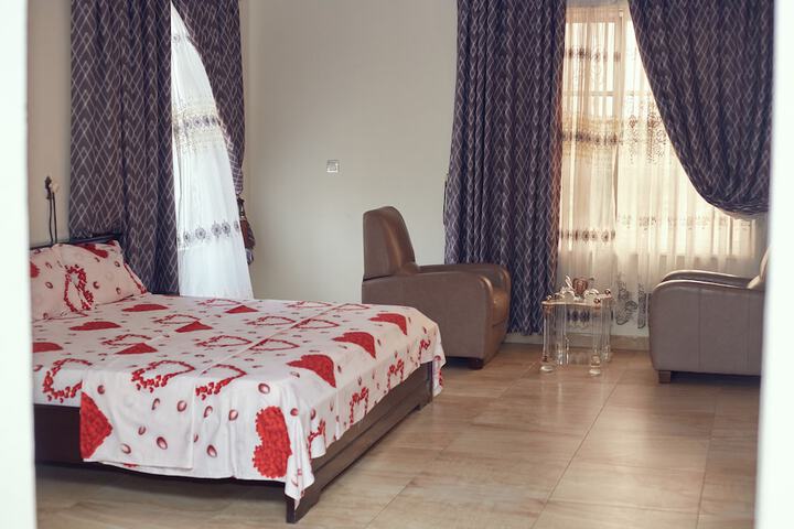 Room 33 of 47