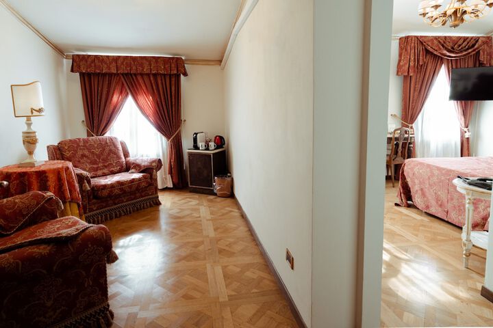 Room 46 of 76