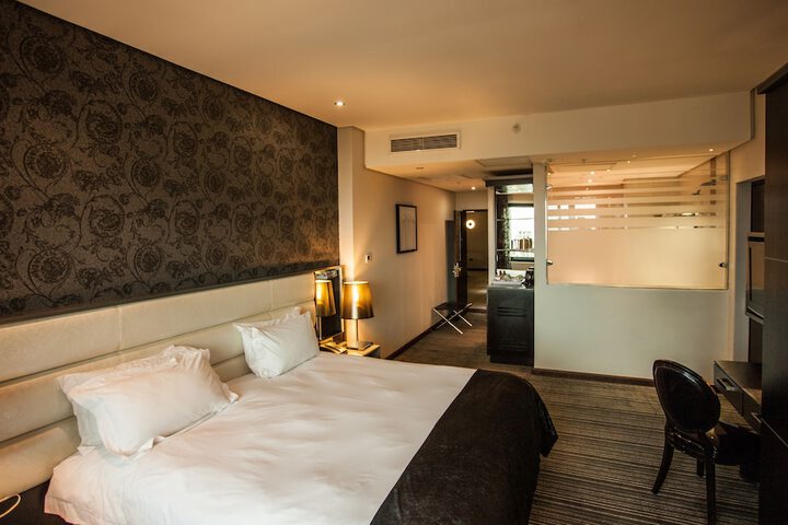 Room 10 of 113