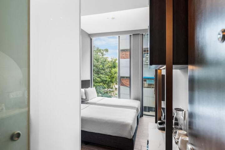Room 18 of 33