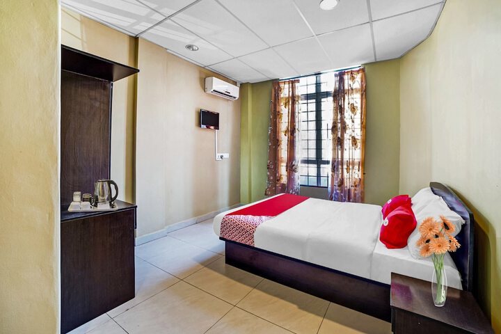 Room 8 of 18