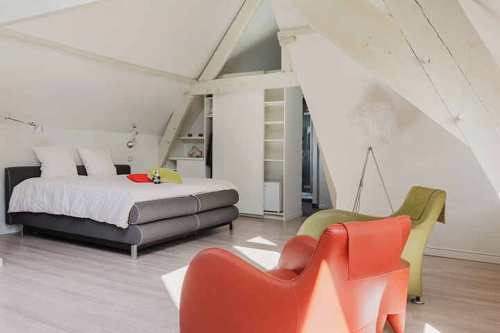 Room 6 of 25